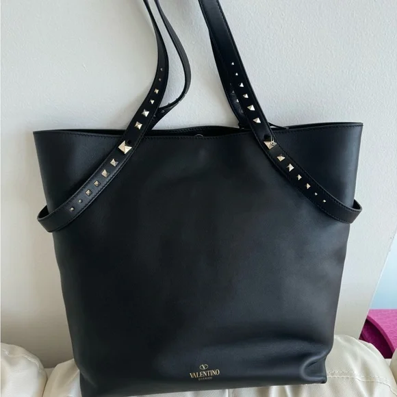 New, never used Valentino rock stud tote. Perfect condition - Picture 3 of 8
